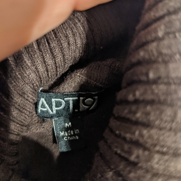 Turtle neck - Picture 2 of 3